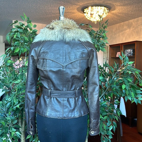 Gorgeous Vintage Size XS Brown Leather Bomber Jacket with Fox Fur Collar & Belt - Picture 4 of 15